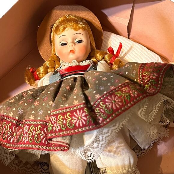 Madame Alexander Austria Doll #532 with Box - Picture 13 of 13